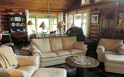 Lovely Log Cabin with Spectacular Mountain Views in Brandon, Vermont - Brandon, Vermont - glamping.directory