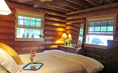 Lovely Log Cabin with Spectacular Mountain Views in Brandon, Vermont - Brandon, Vermont - glamping.directory