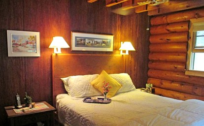 Lovely Log Cabin with Spectacular Mountain Views in Brandon, Vermont - Brandon, Vermont - glamping.directory