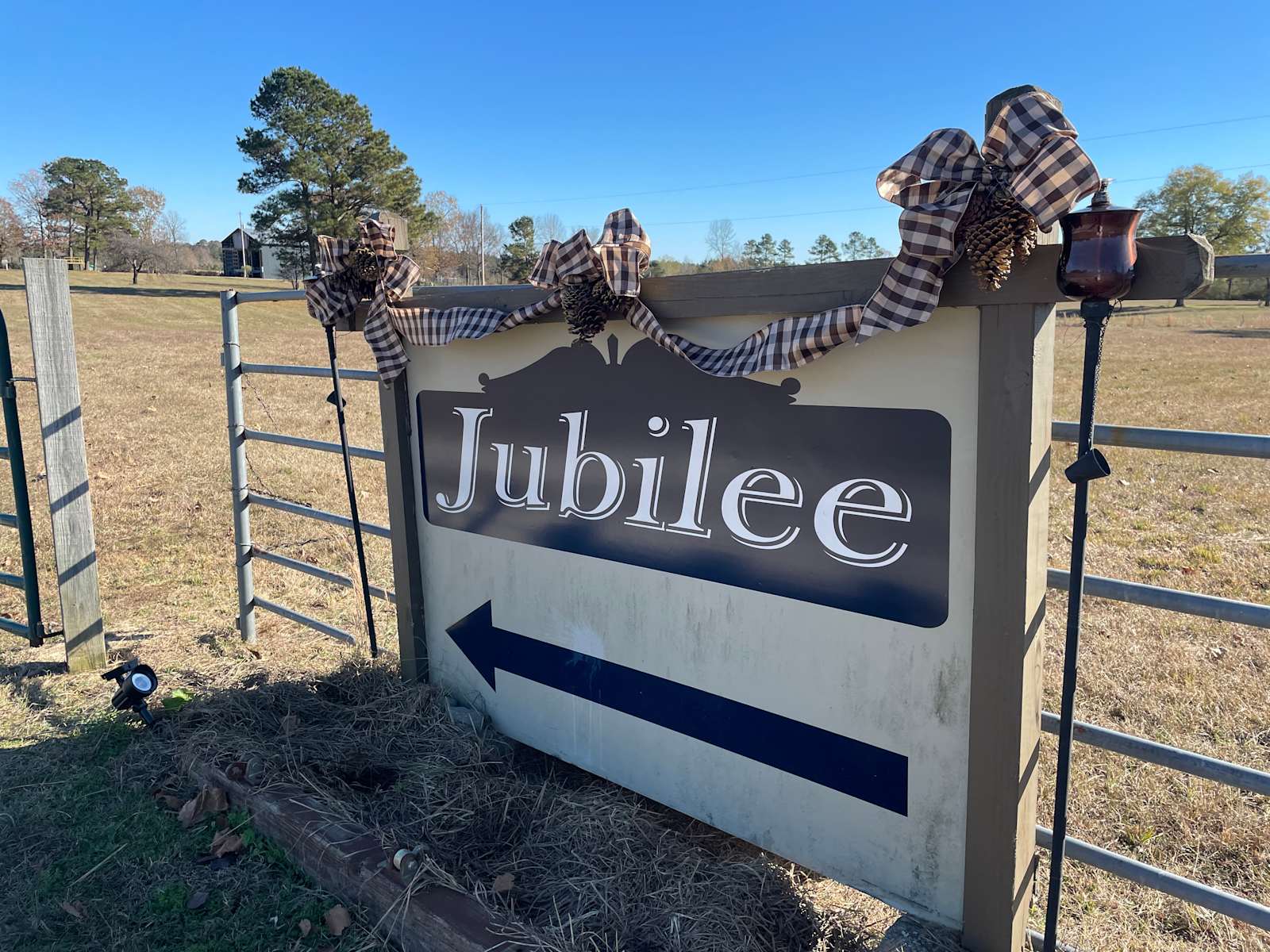 Jubilee Farm at Whiskey Bravo Ranch - Leola, Arkansas - glamping.directory