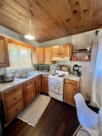 Quaint Cottage with Pond Access Perfect for Families in Brownfield, Maine - Brownfield, Maine - glamping.directory
