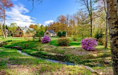Quaint Cottage with Pond Access Perfect for Families in Brownfield, Maine - Brownfield, Maine - glamping.directory