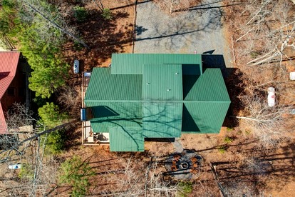 Rustic Cabin Getaway with Cozy Charm & Serene Surroundings in Gilmer County, Georgia - Gilmer County, Georgia - glamping.directory