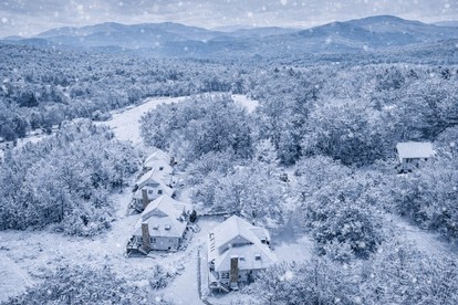 Impressive Villa Surrounded by Trees with Fantastic Sights in Jackson, New Hampshire - Jackson, New Hampshire - glamping.directory