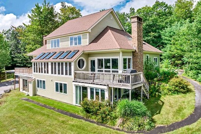 Impressive Villa Surrounded by Trees with Fantastic Sights in Jackson, New Hampshire - Jackson, New Hampshire - glamping.directory