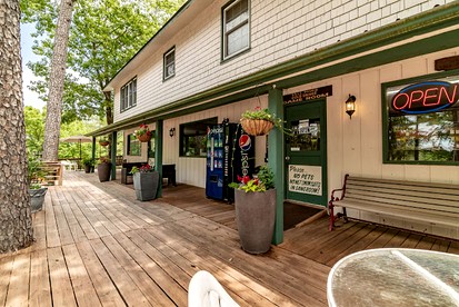 Quaint One Bedroom Cabin with Access to Shared Outdoor Pool, Perfect for a Summer Getaway to the Ozarks - glamping.directory