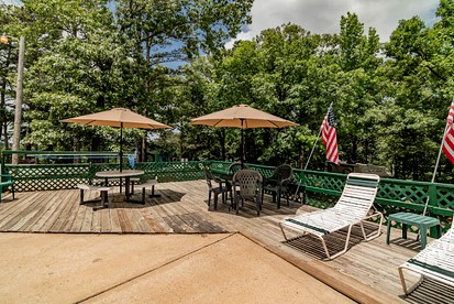 Quaint One Bedroom Cabin with Access to Shared Outdoor Pool, Perfect for a Summer Getaway to the Ozarks - Branson, Missouri - glamping.directory