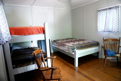 Quaint One Bedroom Cabin with Access to Shared Outdoor Pool, Perfect for a Summer Getaway to the Ozarks - Branson, Missouri - glamping.directory