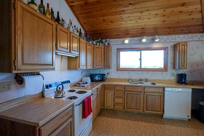 Quaint Vacation Rental with Madison River Views near Yellowstone in Southwest Montana - Cameron, Montana - glamping.directory