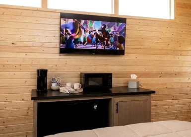 Stylish New Chalet Escape with Loft & Private Porch in Williams, Arizona - Williams, Arizona - glamping.directory