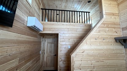 Stylish New Chalet Escape with Loft & Private Porch in Williams, Arizona - Williams, Arizona - glamping.directory