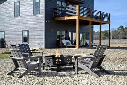 Modern Luxury Cabin with Game Room, Hot Tub & Fire Pit Near Beavers Bend, Broken Bow OK - Broken Bow, Oklahoma - glamping.directory