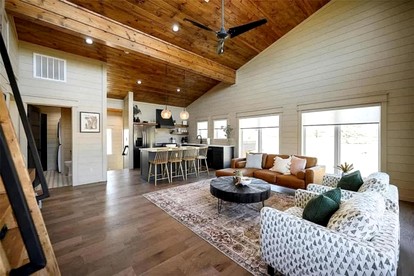 Modern Luxury Cabin with Game Room, Hot Tub & Fire Pit Near Beavers Bend, Broken Bow OK - Broken Bow, Oklahoma - glamping.directory