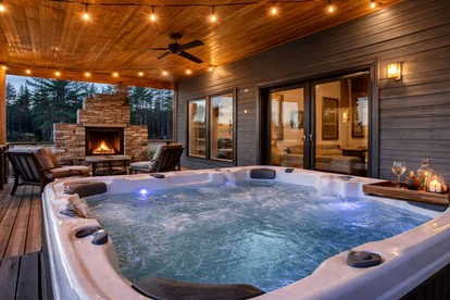 Modern Luxury Cabin with Game Room, Hot Tub & Fire Pit Near Beavers Bend, Broken Bow OK - Broken Bow, Oklahoma - glamping.directory