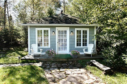 Charming Cottage Rental for a Romantic Getaway near Keene Valley in New York - glamping.directory