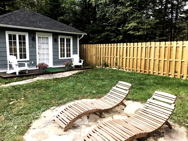 Charming Cottage Rental for a Romantic Getaway near Keene Valley in New York - Lake Placid, New York - glamping.directory