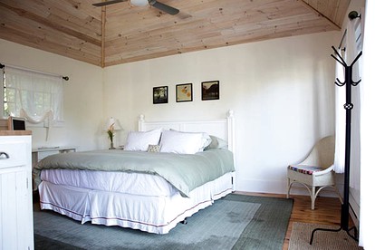 Charming Cottage Rental for a Romantic Getaway near Keene Valley in New York - Lake Placid, New York - glamping.directory