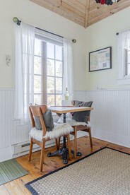 Charming Cottage Rental for a Romantic Getaway near Keene Valley in New York - Lake Placid, New York - glamping.directory