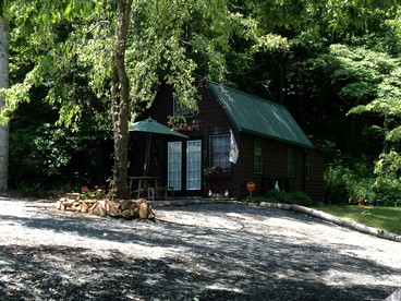 Tiny House Rental for Two on Lake Chatuge in Hiawassee, Georgia - glamping.directory