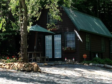 Tiny House Rental for Two on Lake Chatuge in Hiawassee, Georgia - Hiawassee, Georgia - glamping.directory