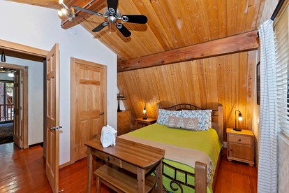 Rustic Cabin with Fireplace, Barbecue and Private Deck in Big Bear Lake, California - Big Bear Lake, California - glamping.directory