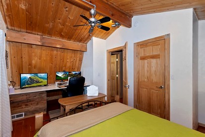 Rustic Cabin with Fireplace, Barbecue and Private Deck in Big Bear Lake, California - Big Bear Lake, California - glamping.directory