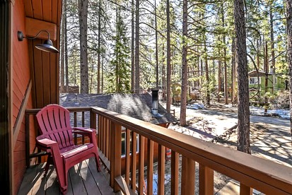 Rustic Cabin with Fireplace, Barbecue and Private Deck in Big Bear Lake, California - Big Bear Lake, California - glamping.directory
