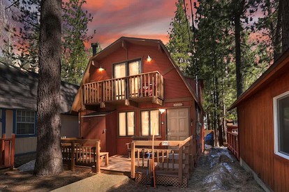 Rustic Cabin with Fireplace, Barbecue and Private Deck in Big Bear Lake, California - Big Bear Lake, California - glamping.directory