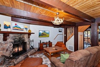 Rustic Cabin with Fireplace, Barbecue and Private Deck in Big Bear Lake, California - Big Bear Lake, California - glamping.directory