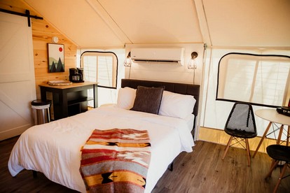 Amazing Luxurious Safari Tent with Sauna and Bath in Kentucky - Cadiz, Kentucky - glamping.directory