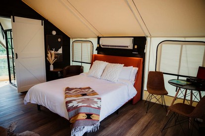 Amazing Luxurious Safari Tent with Sauna and Bath in Kentucky - Cadiz, Kentucky - glamping.directory