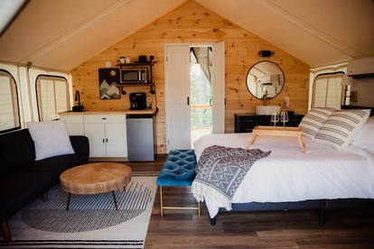 Amazing Luxurious Safari Tent with Sauna and Bath in Kentucky - Cadiz, Kentucky - glamping.directory