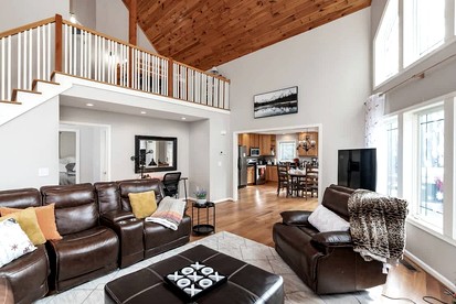 Incredible Cabin with Beautiful Indoor and Outdoor Living Spaces in Virginia - Wintergreen, Virginia - glamping.directory