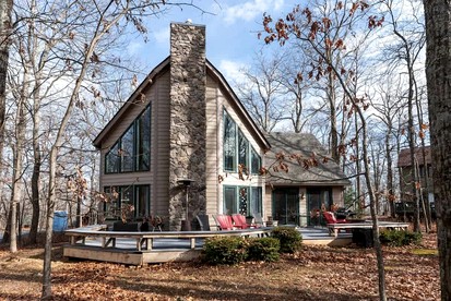Incredible Cabin with Beautiful Indoor and Outdoor Living Spaces in Virginia - glamping.directory
