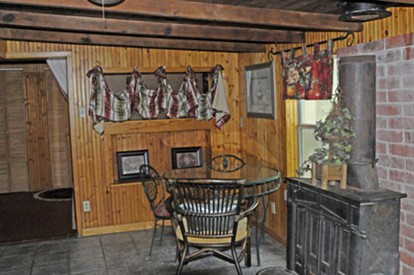 Rustic Waterfront Cottage Rental on the Guadalupe River in Texas - New Braunfels, Texas - glamping.directory