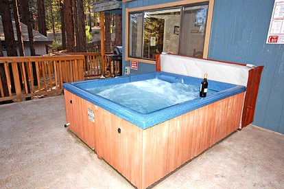 Vacation Cabin Surrounded by Woodland with Hot Tub near Lake Tahoe, California - South Lake Tahoe, California - glamping.directory