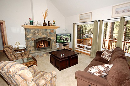 Vacation Cabin Surrounded by Woodland with Hot Tub near Lake Tahoe, California - South Lake Tahoe, California - glamping.directory