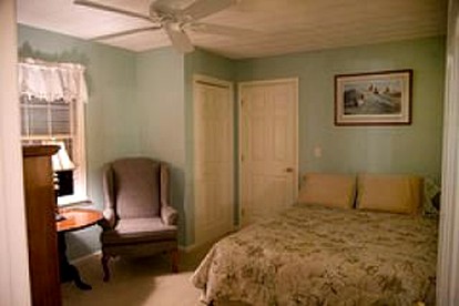 Charming Farm-Style Accommodation for Eight near Roanoke, Virginia - New Castle, Virginia - glamping.directory