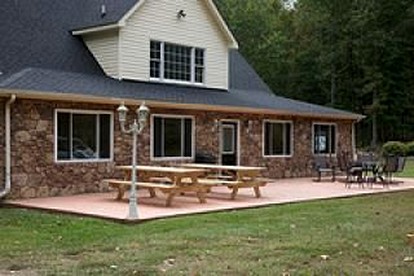 Charming Farm-Style Accommodation for Eight near Roanoke, Virginia - New Castle, Virginia - glamping.directory
