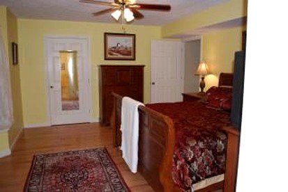 Charming Farm-Style Accommodation for Eight near Roanoke, Virginia - New Castle, Virginia - glamping.directory