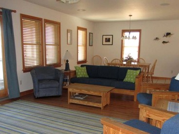 Spacious Cottage Rental for Families in Buxton, North Carolina - Buxton, North Carolina - glamping.directory