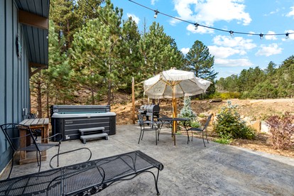 Historic Mountain Lodge Suite with Steam Shower & Hot Tub near Estes Park, Colorado - Allenspark, Colorado - glamping.directory