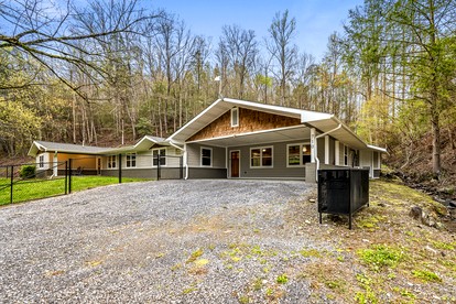 Luxury Pet-Friendly Cabin with Game Room, Hot Tub, and Fenced Yard in Arts and Crafts Community, Gatlinburg - glamping.directory