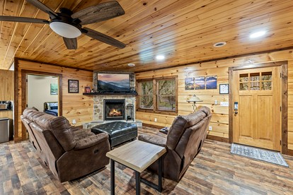 Luxury Pet-Friendly Cabin with Game Room, Hot Tub, and Fenced Yard in Arts and Crafts Community, Gatlinburg - Gatlinburg, Tennessee - glamping.directory