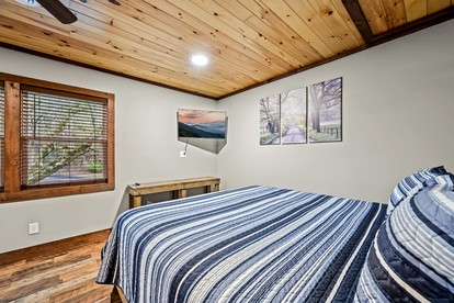 Luxury Pet-Friendly Cabin with Game Room, Hot Tub, and Fenced Yard in Arts and Crafts Community, Gatlinburg - Gatlinburg, Tennessee - glamping.directory