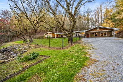 Luxury Pet-Friendly Cabin with Game Room, Hot Tub, and Fenced Yard in Arts and Crafts Community, Gatlinburg - Gatlinburg, Tennessee - glamping.directory