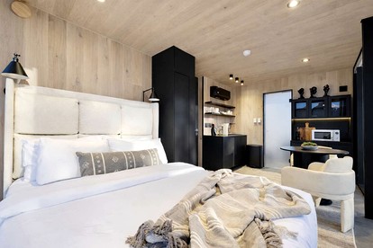 Minimalist Mirror Studio Stay with Red Rock Views near Capitol Reef, Torrey Utah - Torrey, Utah - glamping.directory