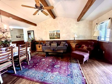 Cozy Rustic Two-Bedroom Cabin on Lake Ouachita with Hot Tub, Marina, and Activities in Mount Ida, Arkansas - Mount Ida, Arkansas - glamping.directory