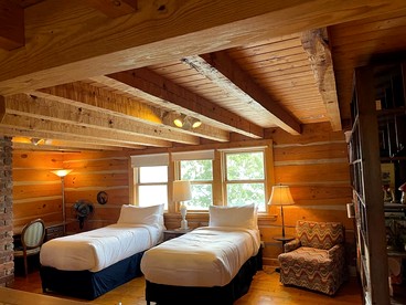 Rustic Log Cabin with Panoramic Mountain Views near Cloudland Canyon, Lookout Mountain GA - Rising Fawn, Georgia - glamping.directory