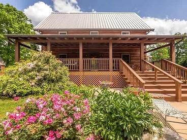Rustic Log Cabin with Panoramic Mountain Views near Cloudland Canyon, Lookout Mountain GA - glamping.directory